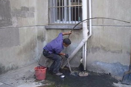 清理抽化粪池电话-阳台水管维修